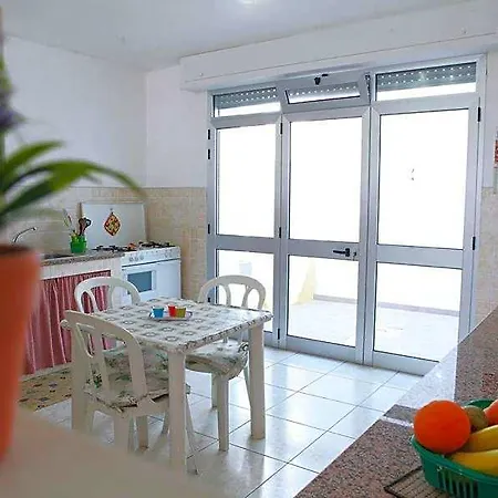 Semesterbostad Casa Fronte Mare Posto Rosso 8 Posti Letto